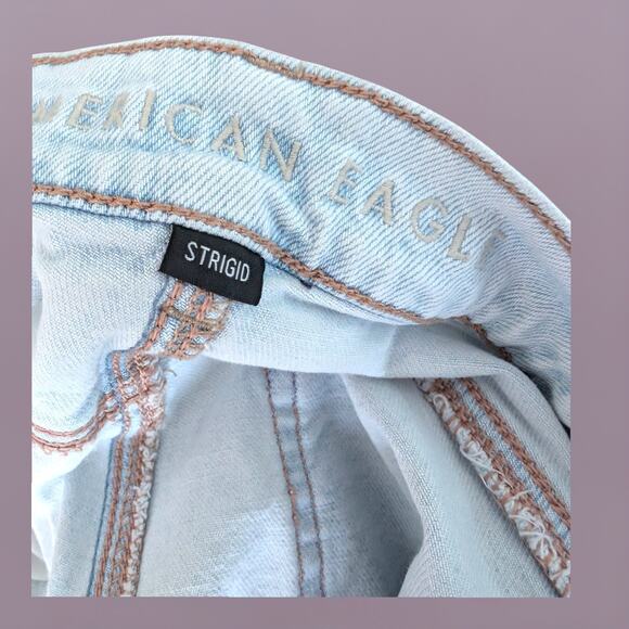 American Eagle High Rise Light Wash Strigid Extra Short Jeans - 8 - Picture 4 of 6